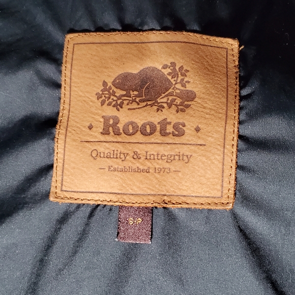 Roots Womans Down Vest - Picture 3 of 5